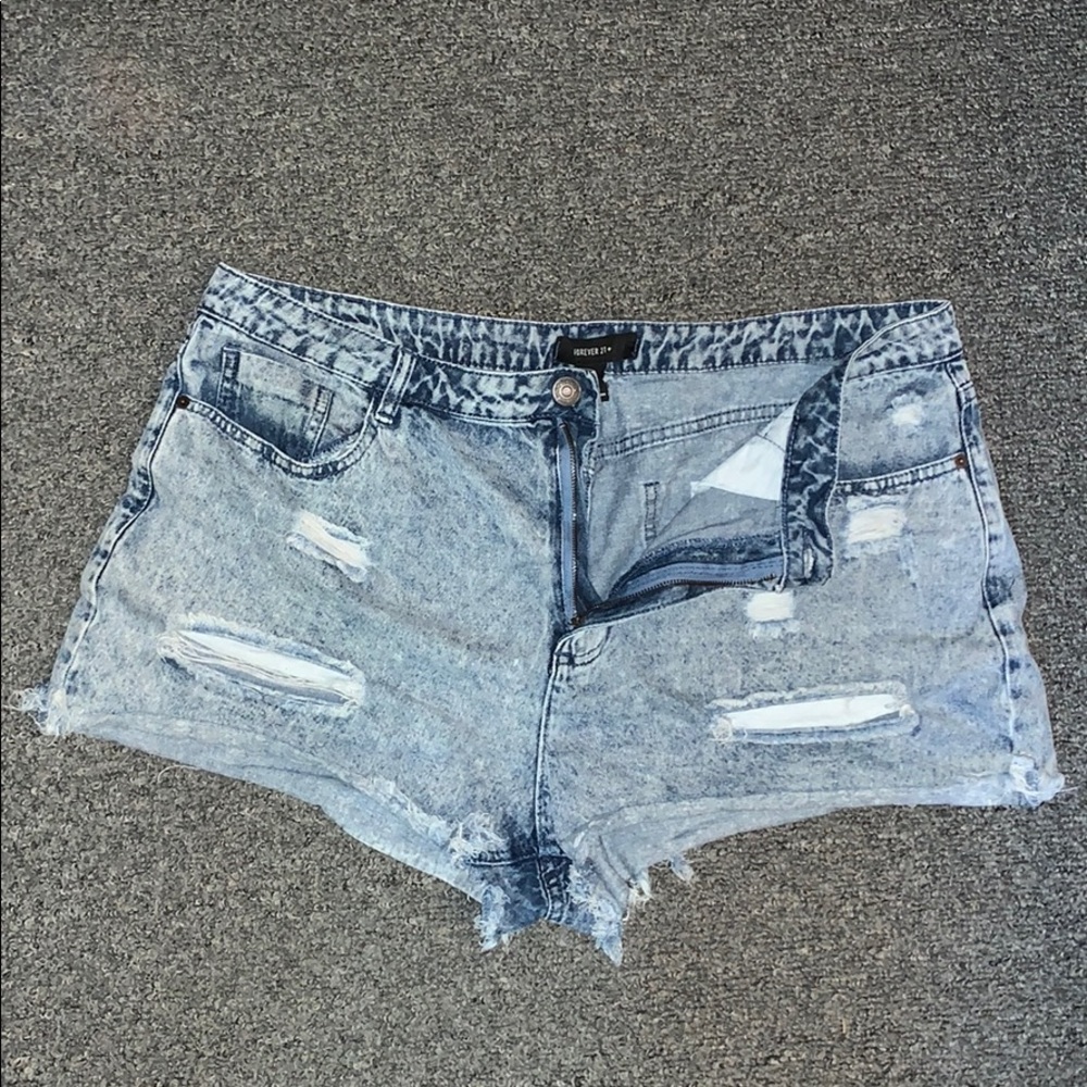 Them booty jean shorts
